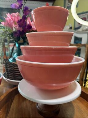 Pyrex Pink bubblegum Nesting Mixing Bowl Set
